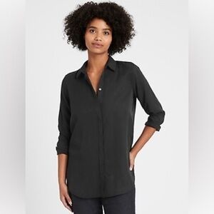 Banana Republic Parker Tunic Fit Black Button-Up